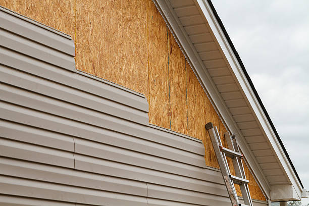 Professional Vinyl Siding technician working in Kings Mountain, NC